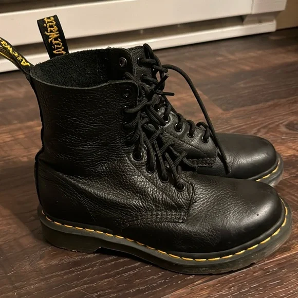 Dr. Martens pascal black boots sz 7 - Picture 1 of 6